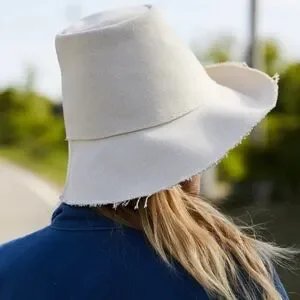 Chloe | Accessories | The Original Magic Hat Chloe Runway  display picture 2